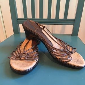 Sofft Shoes - Beautiful Sofft strappy sandals with kitten heel Sofft Shoes - Beautiful Sofft strappy sandals with kitten heel